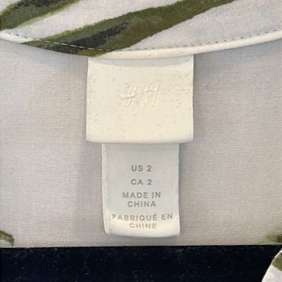 H&M White & Green Palm Leaves Dress - Size US 2 - V-Neck - (Fits like L-XL) - Picture 3 of 11